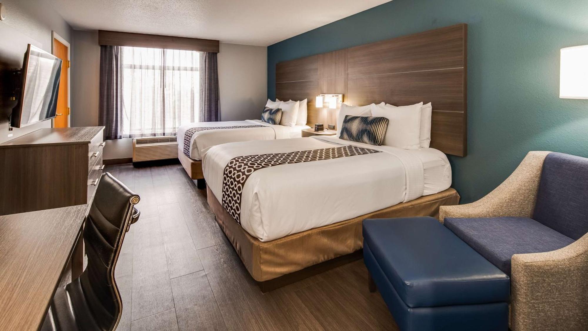 Queen Room with Two Queen Beds with Mobility Accessible Tub,1355115878:JPEG