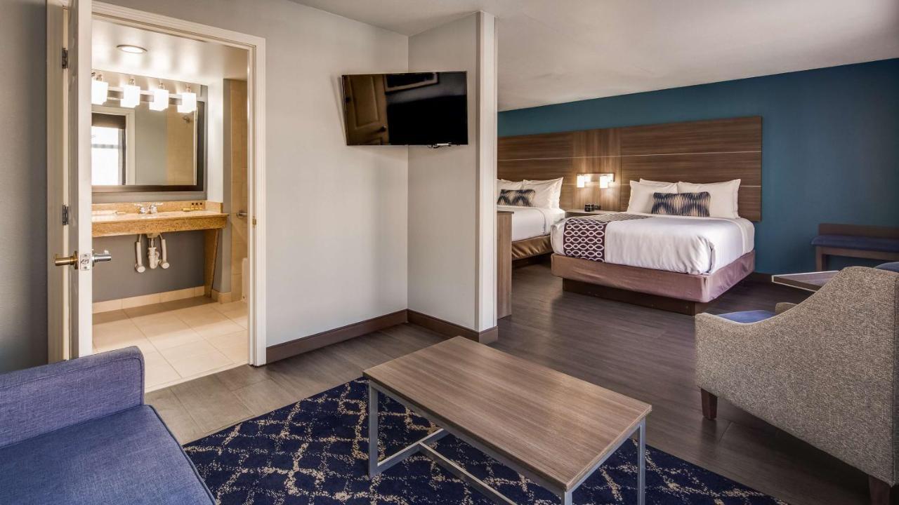 Queen Room with Two Queen Beds and Sofa Bed - Non-Smoking,1227746822:JPEG