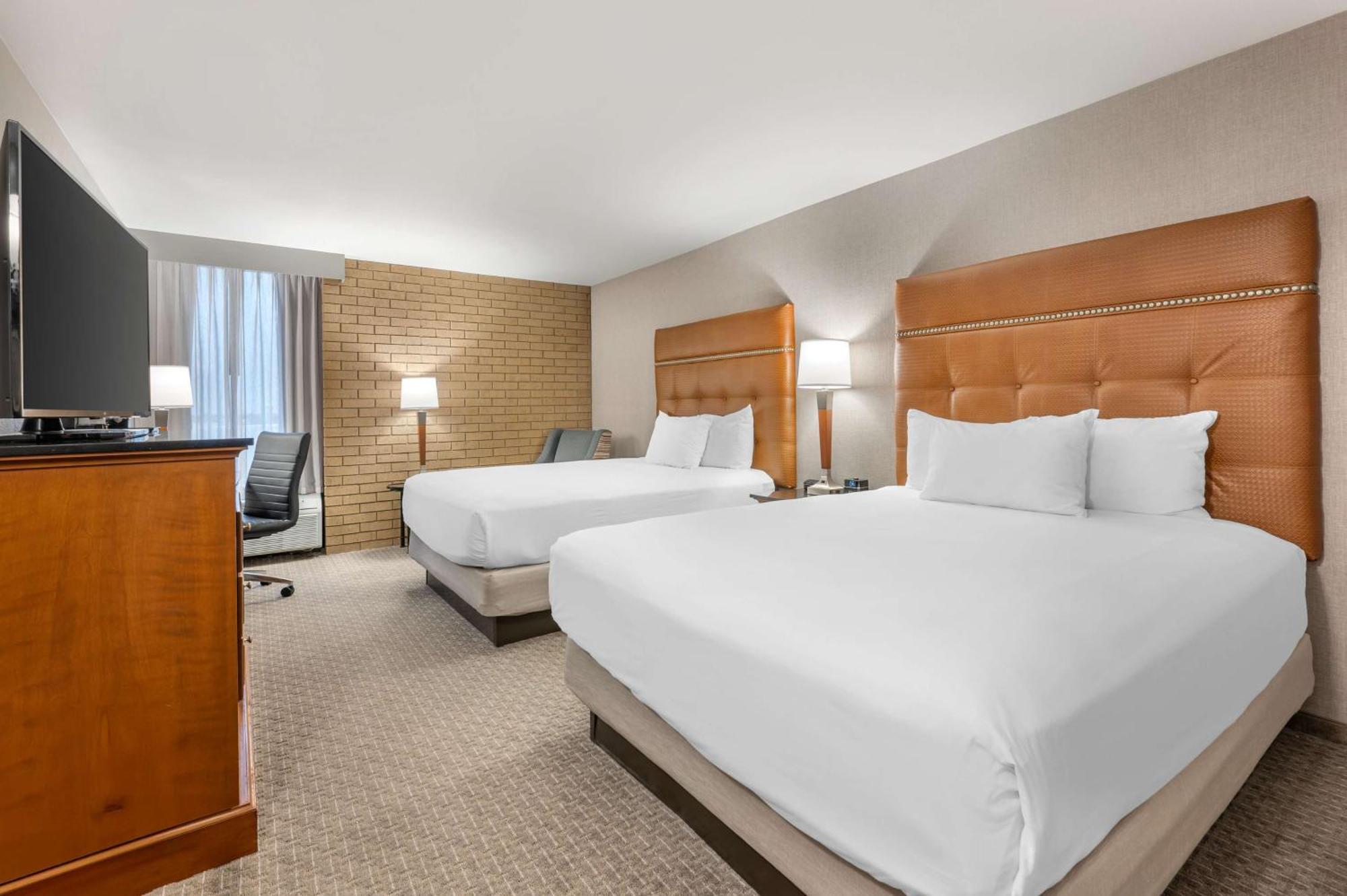 Queen Room with Two Queen Beds,1629908376:JPEG