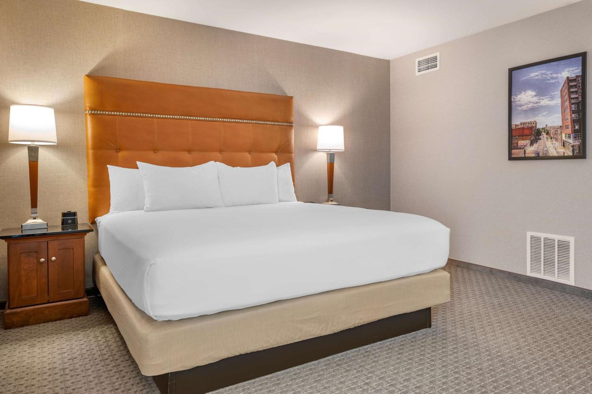 Oversized Upper Floor King Suite with Sofa Bed,1629908389:JPEG